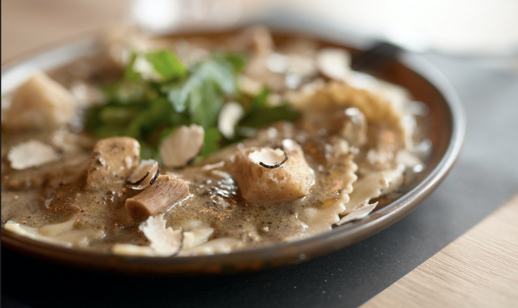 RAVIOLI PORCINI, SALSICCIA E MELANZANE Mani d'oro